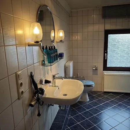 公寓 Fuer 6 Personen Und 2 Hunde Inklusive Ueberdachter Terrasse 林尼希